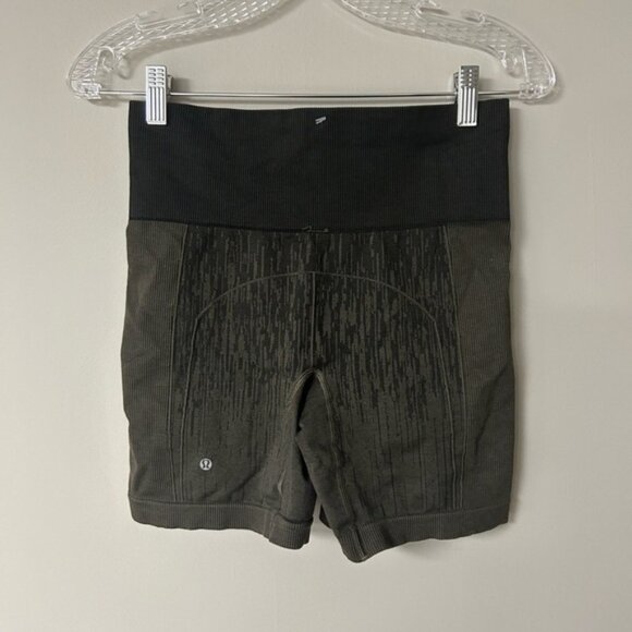 Lululemon Deep Camo Sculpt Shorts - Picture 2 of 3